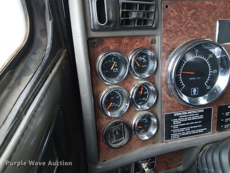 image for item DU3595 2004 Kenworth  T800 flatbed truck