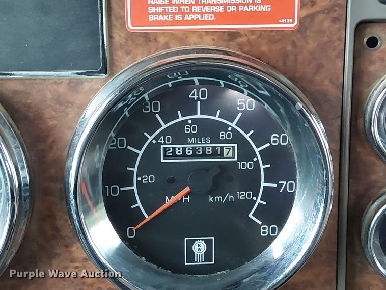 image for item DU3595 2004 Kenworth  T800 flatbed truck