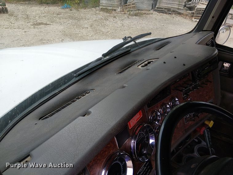 image for item DU3595 2004 Kenworth  T800 flatbed truck