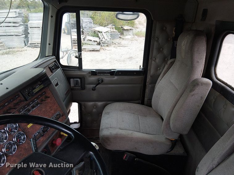 image for item DU3595 2004 Kenworth  T800 flatbed truck