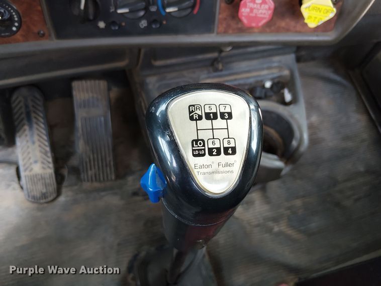 image for item DU3595 2004 Kenworth  T800 flatbed truck