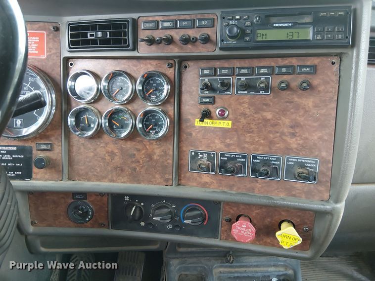 image for item DU3595 2004 Kenworth  T800 flatbed truck