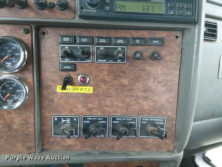 image for item DU3595 2004 Kenworth  T800 flatbed truck