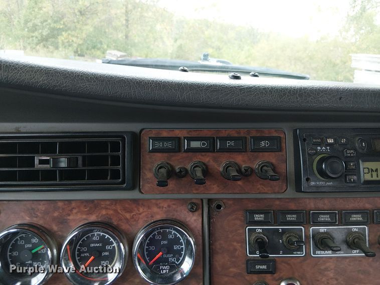 image for item DU3595 2004 Kenworth  T800 flatbed truck