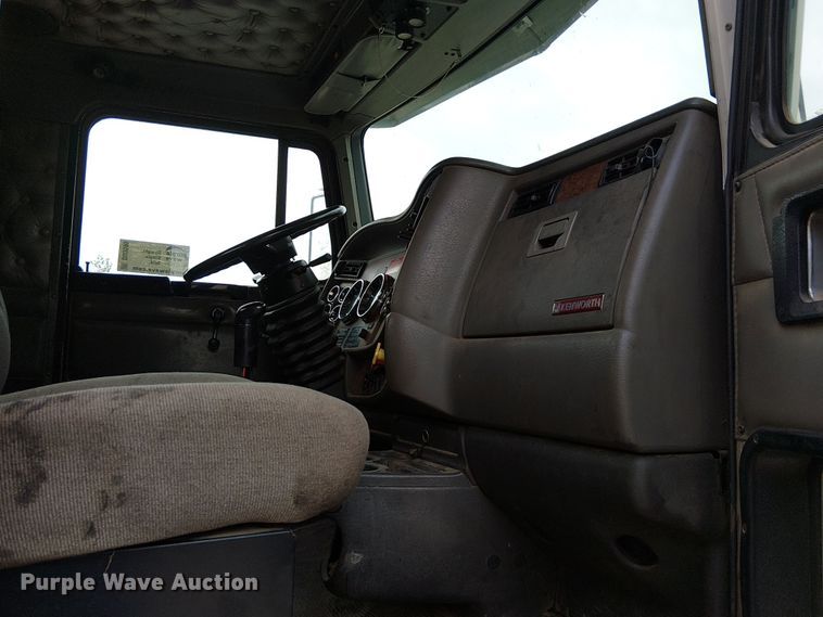 image for item DU3595 2004 Kenworth  T800 flatbed truck