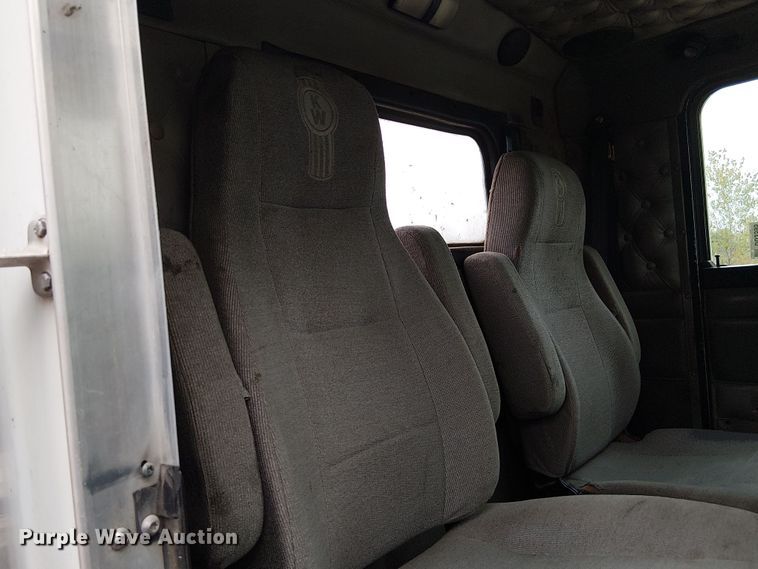 image for item DU3595 2004 Kenworth  T800 flatbed truck