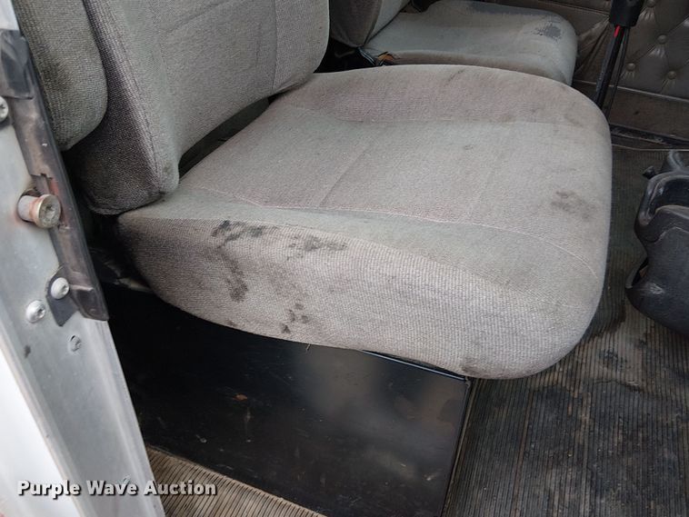 image for item DU3595 2004 Kenworth  T800 flatbed truck