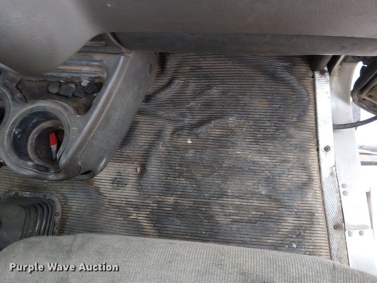 image for item DU3595 2004 Kenworth  T800 flatbed truck