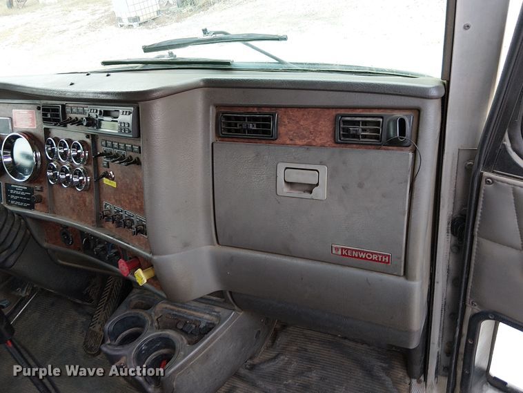 image for item DU3595 2004 Kenworth  T800 flatbed truck