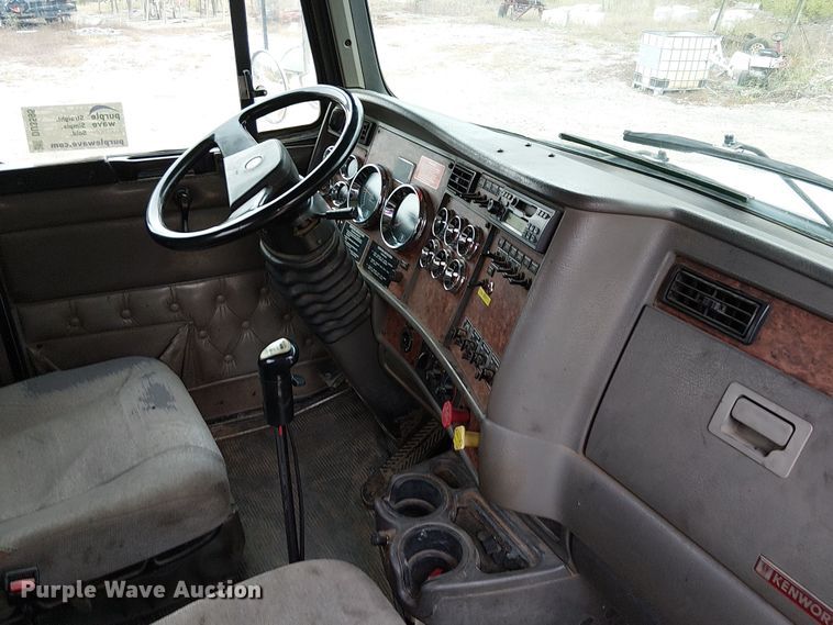 image for item DU3595 2004 Kenworth  T800 flatbed truck