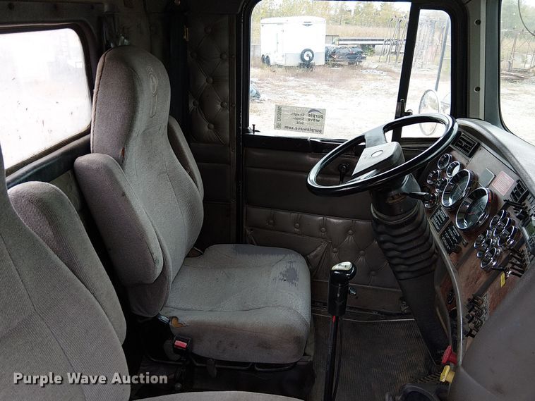 image for item DU3595 2004 Kenworth  T800 flatbed truck