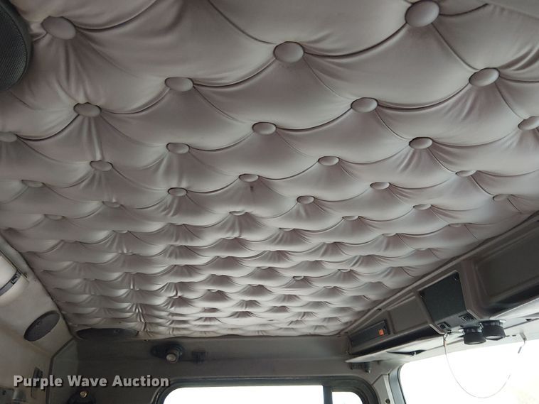 image for item DU3595 2004 Kenworth  T800 flatbed truck