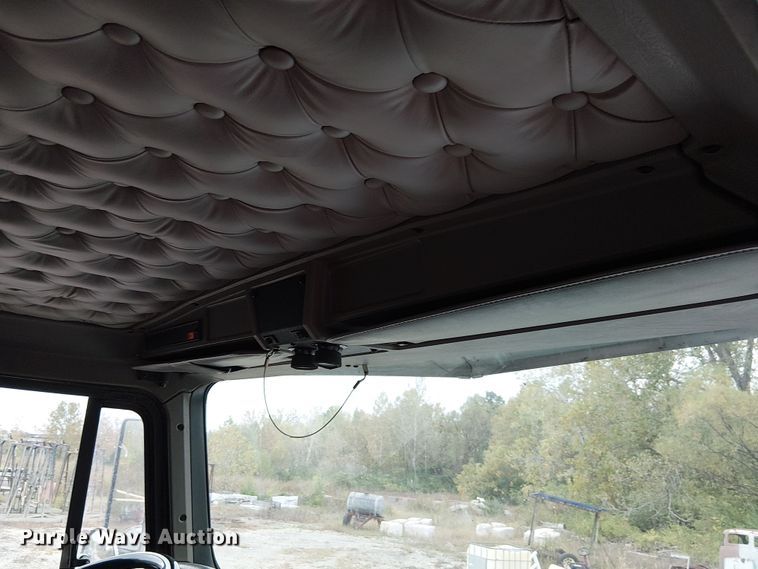 image for item DU3595 2004 Kenworth  T800 flatbed truck