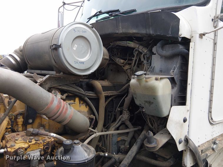 image for item DU3595 2004 Kenworth  T800 flatbed truck