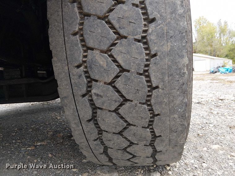 image for item DU3595 2004 Kenworth  T800 flatbed truck