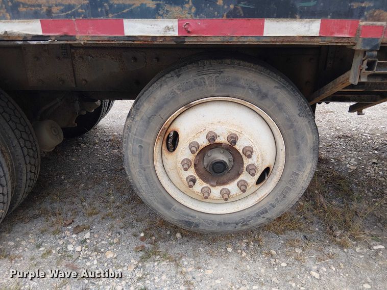 image for item DU3595 2004 Kenworth  T800 flatbed truck