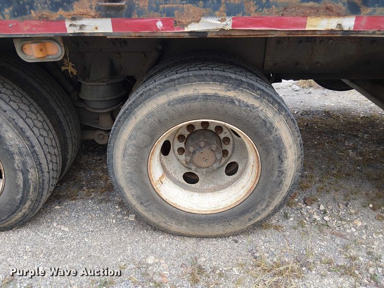 image for item DU3595 2004 Kenworth  T800 flatbed truck