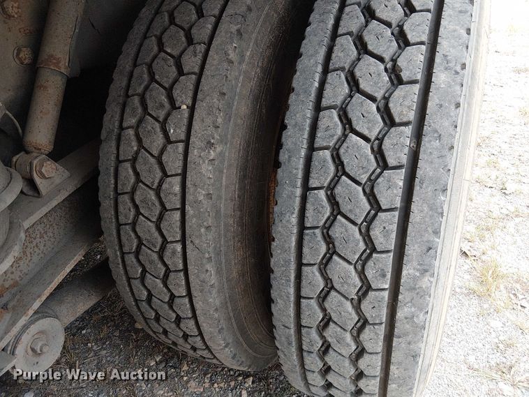 image for item DU3595 2004 Kenworth  T800 flatbed truck