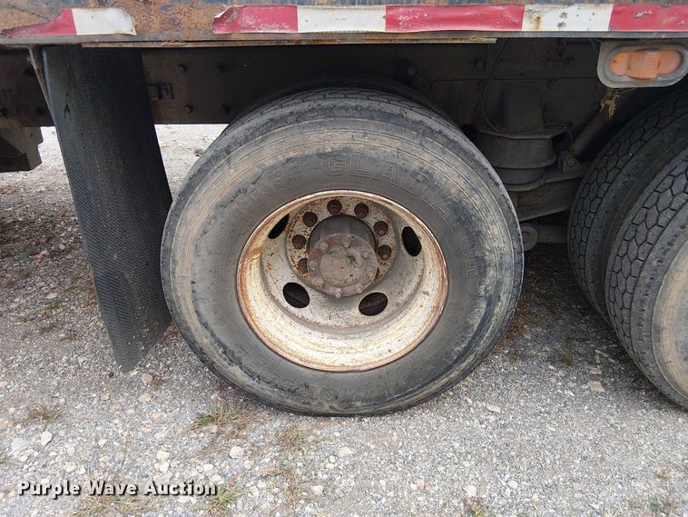 image for item DU3595 2004 Kenworth  T800 flatbed truck