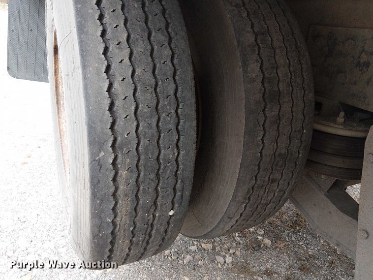 image for item DU3595 2004 Kenworth  T800 flatbed truck