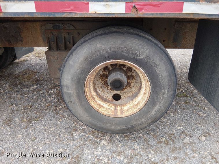 image for item DU3595 2004 Kenworth  T800 flatbed truck