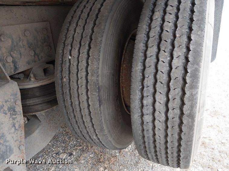 image for item DU3595 2004 Kenworth  T800 flatbed truck