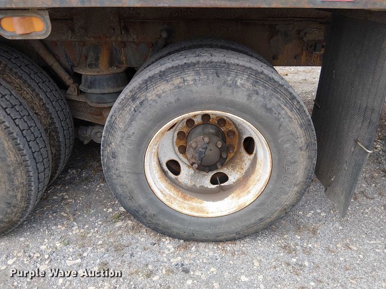 image for item DU3595 2004 Kenworth  T800 flatbed truck