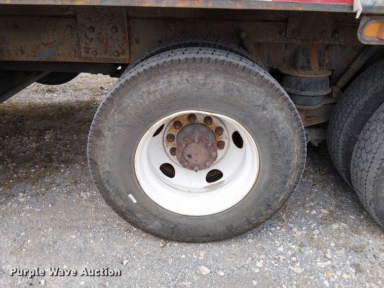 image for item DU3595 2004 Kenworth  T800 flatbed truck