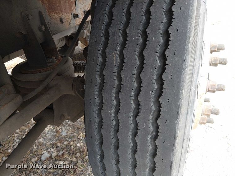 image for item DU3595 2004 Kenworth  T800 flatbed truck