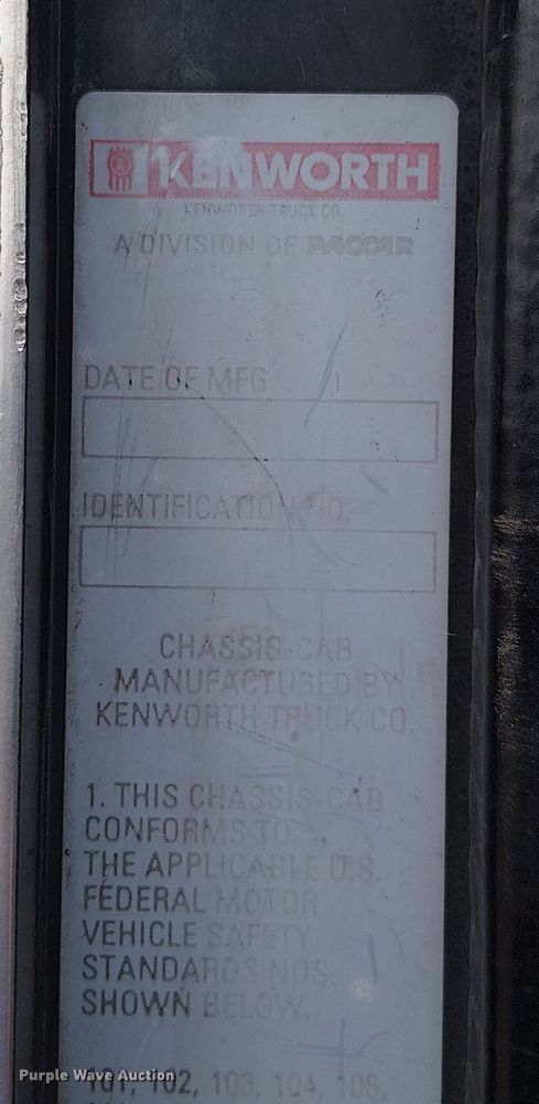 image for item DU3595 2004 Kenworth  T800 flatbed truck