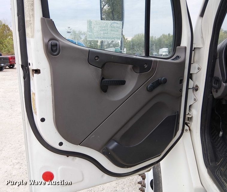 image for item DU3600 2009 Freightliner  Business Class M2 box truck