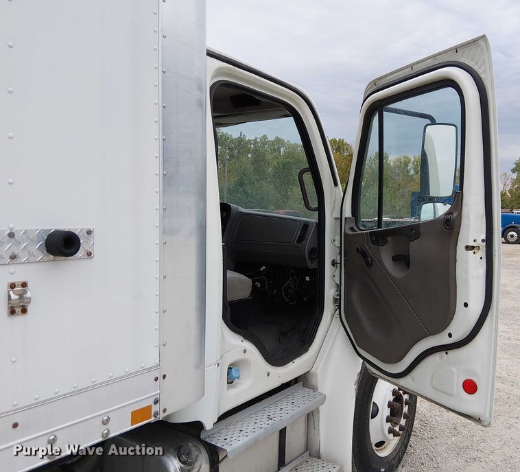 image for item DU3600 2009 Freightliner  Business Class M2 box truck