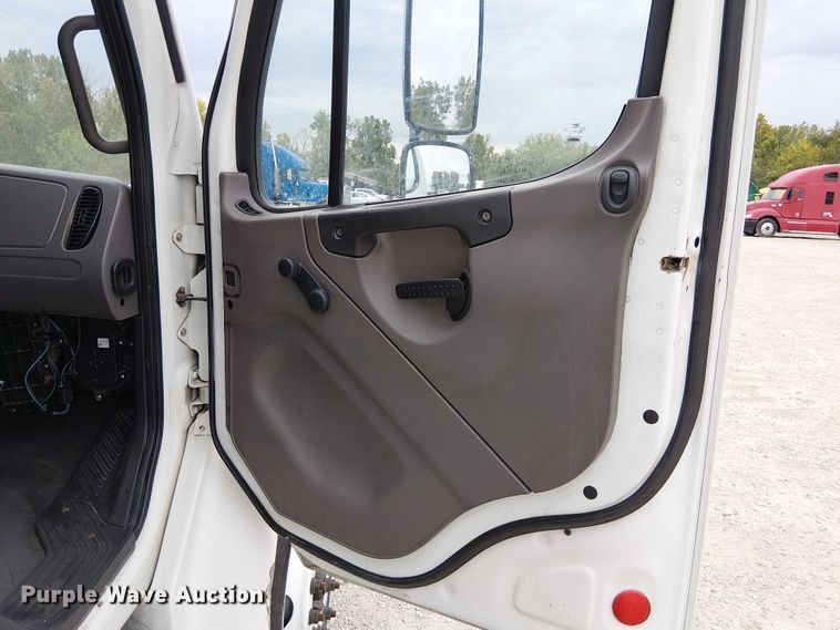 image for item DU3600 2009 Freightliner  Business Class M2 box truck