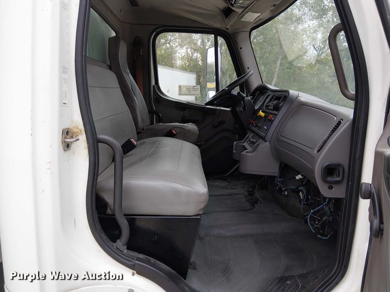 image for item DU3600 2009 Freightliner  Business Class M2 box truck