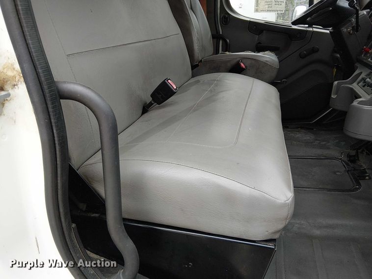 image for item DU3600 2009 Freightliner  Business Class M2 box truck