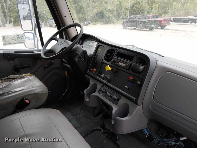 image for item DU3600 2009 Freightliner  Business Class M2 box truck