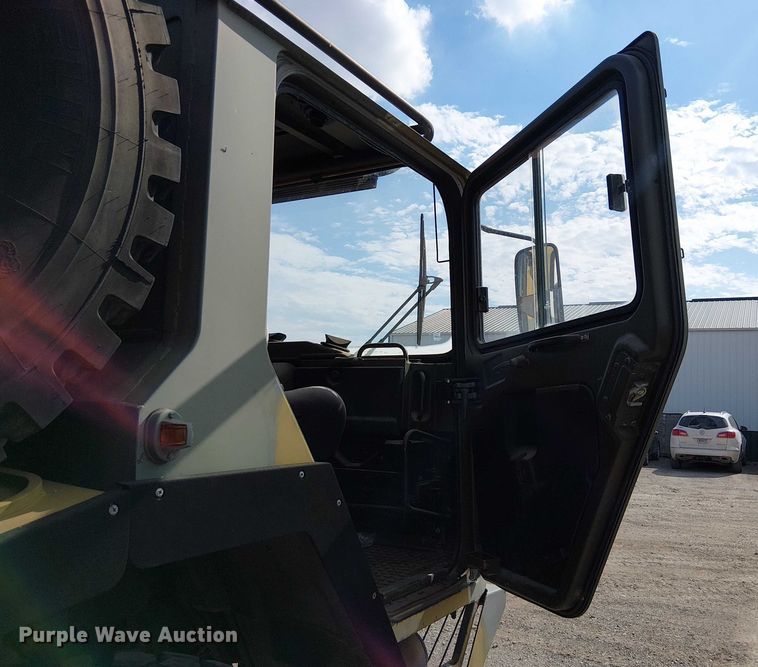 image for item DU3631 1986 Man M1001  crane truck