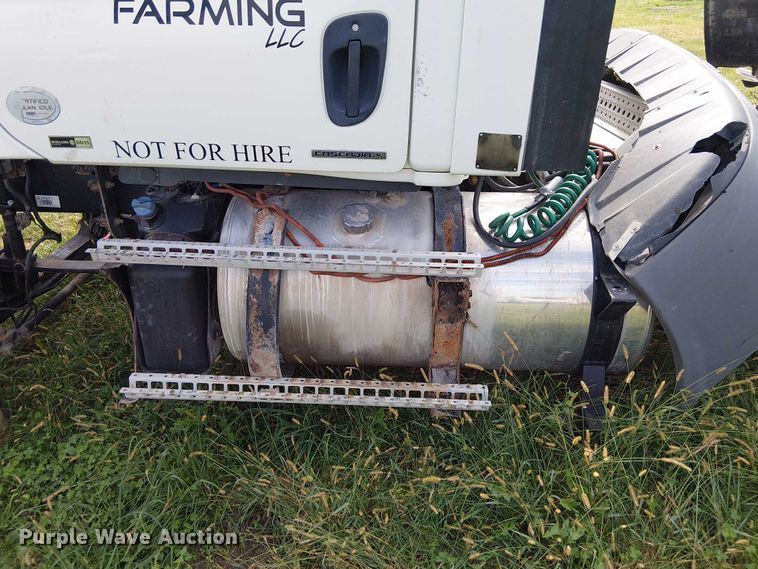 image for item DU3634 2012 Freightliner Cascadia semi truck