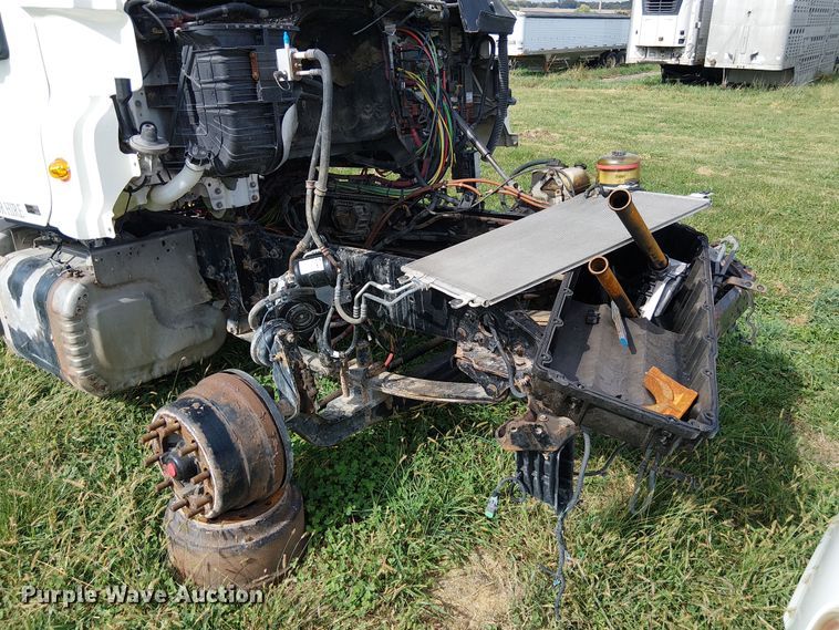 image for item DU3634 2012 Freightliner Cascadia semi truck