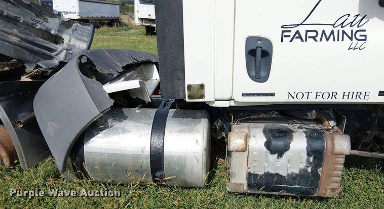 image for item DU3634 2012 Freightliner Cascadia semi truck