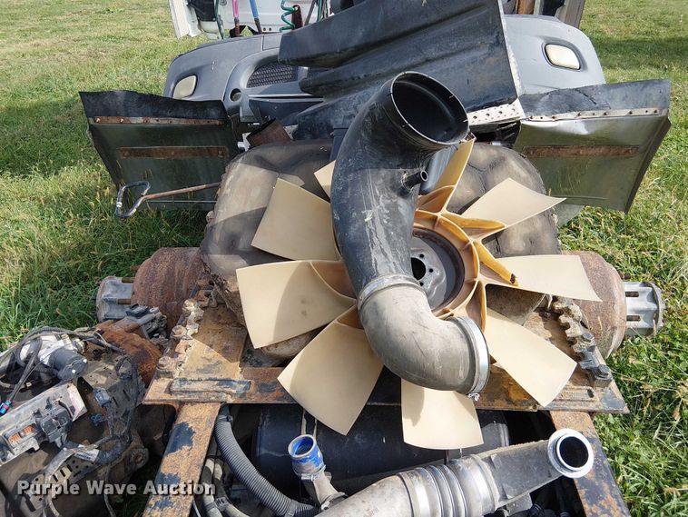 image for item DU3634 2012 Freightliner Cascadia semi truck