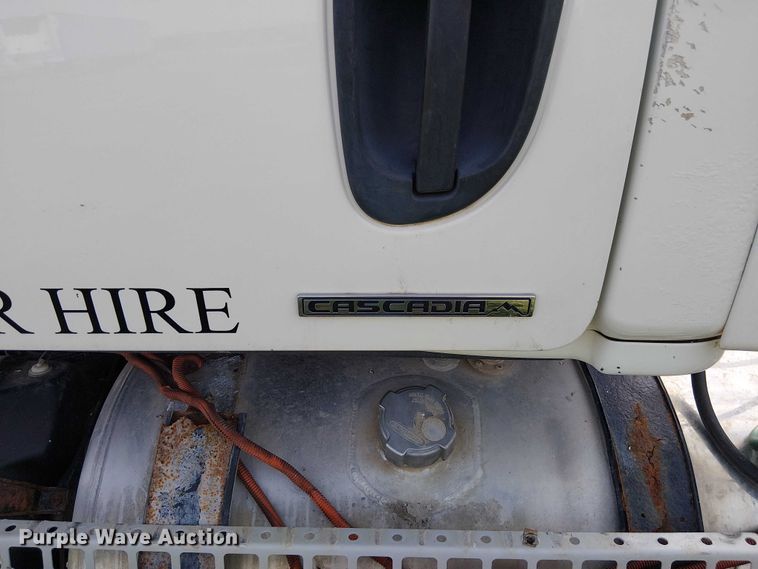 image for item DU3634 2012 Freightliner Cascadia semi truck