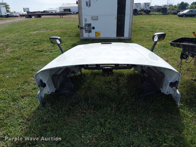 image for item DU3634 2012 Freightliner Cascadia semi truck