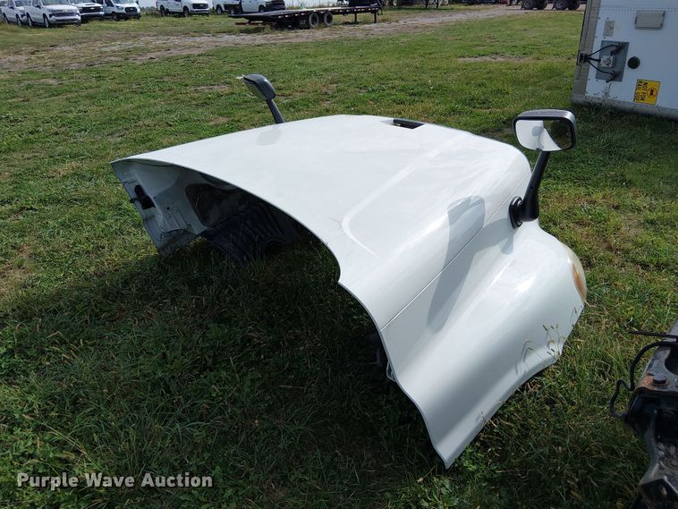 image for item DU3634 2012 Freightliner Cascadia semi truck