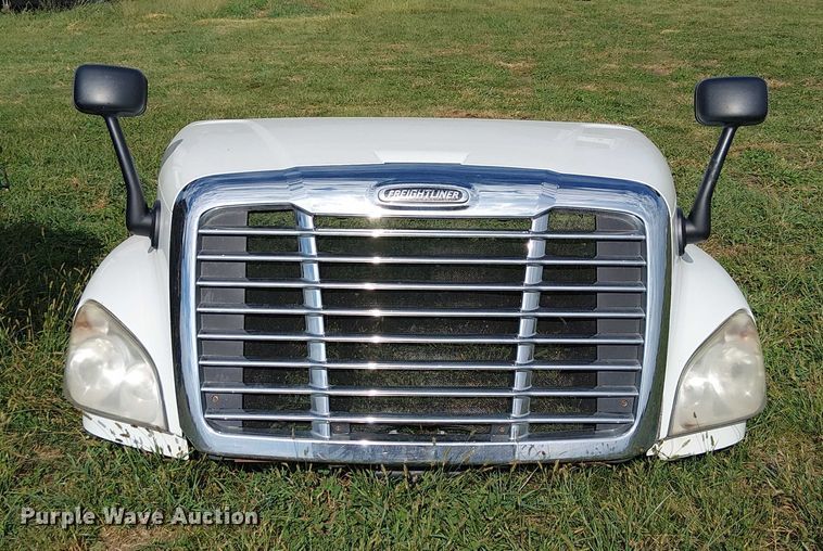 image for item DU3634 2012 Freightliner Cascadia semi truck