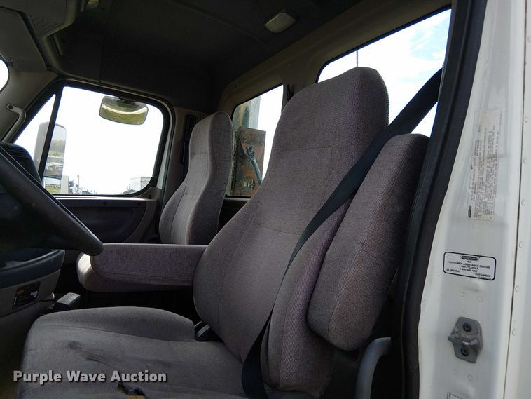 image for item DU3634 2012 Freightliner Cascadia semi truck