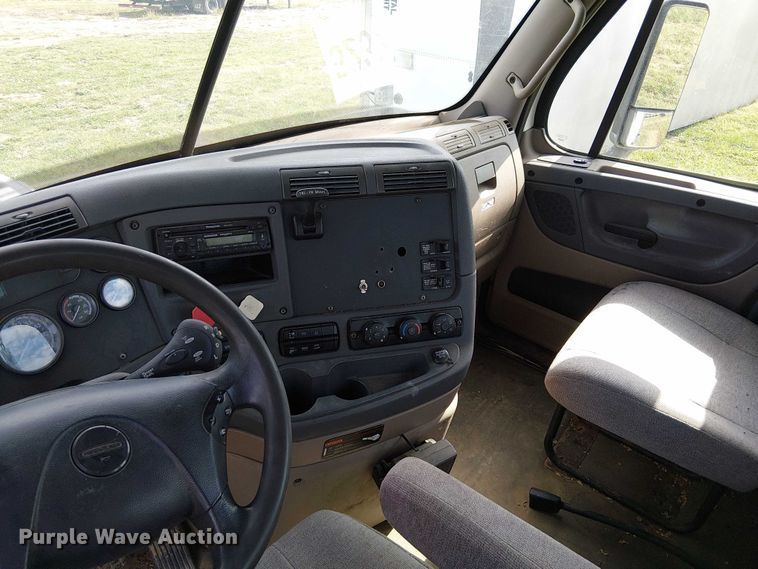 image for item DU3634 2012 Freightliner Cascadia semi truck