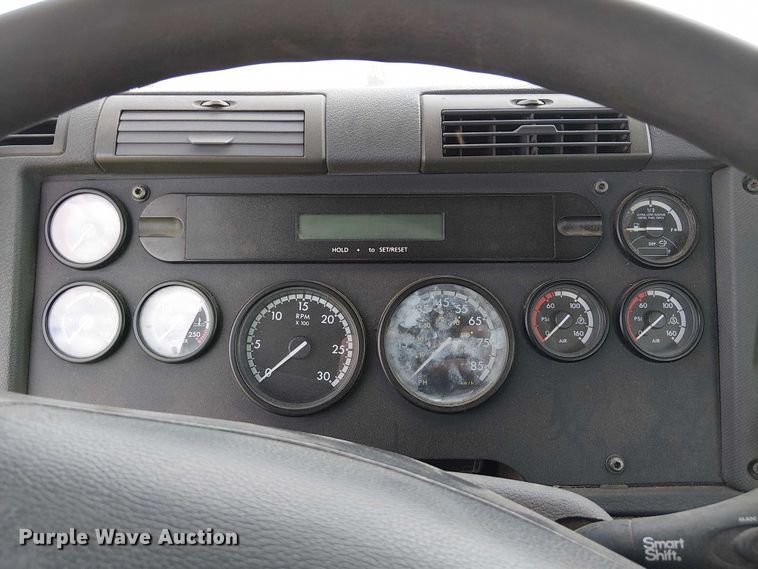 image for item DU3634 2012 Freightliner Cascadia semi truck