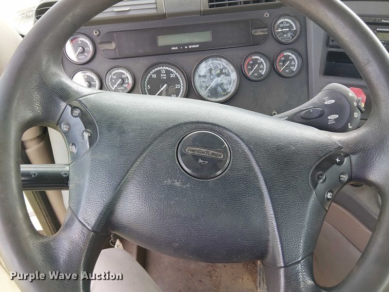 image for item DU3634 2012 Freightliner Cascadia semi truck