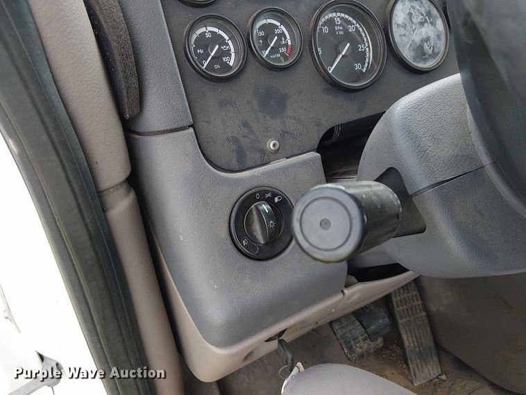 image for item DU3634 2012 Freightliner Cascadia semi truck